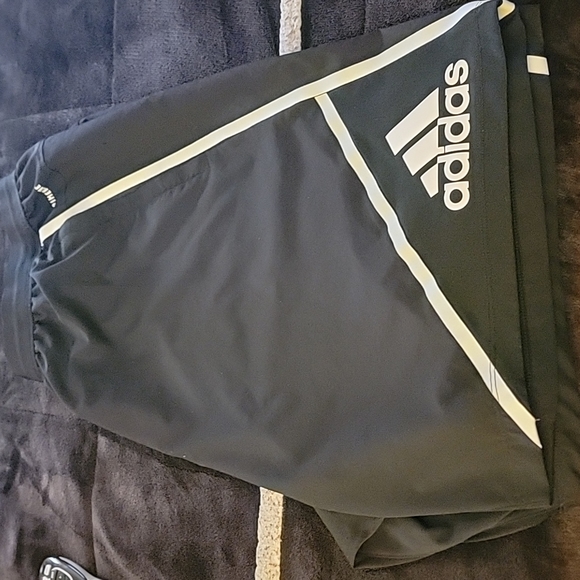 Addidas Primeblue Shorts and Addidas T-shirt Set - Picture 4 of 5
